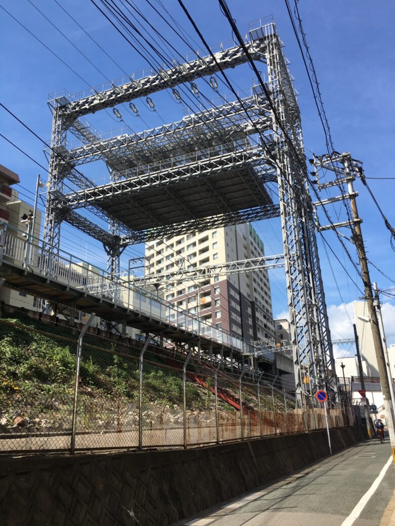 平尾駅の鉄塔