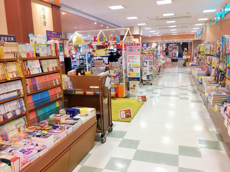 紀伊國屋書店(博多バスターミナル)