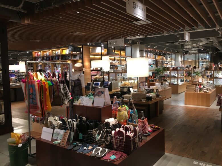 蔦屋書店（六本松）