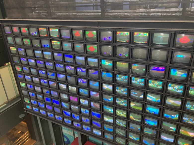 キャナルシティ博多　ブラウン管テレビ