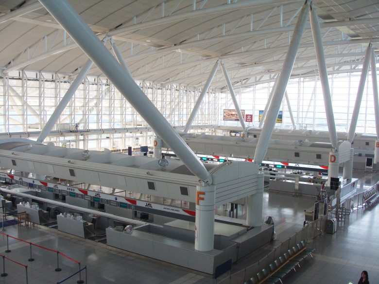 福岡空港　国際線ターミナルから国内線ターミナル　行き方　アクセス