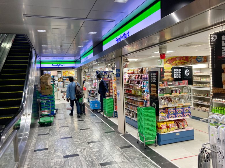 ファミリーマート 博多駅 新幹線 構内 ホーム コンコース