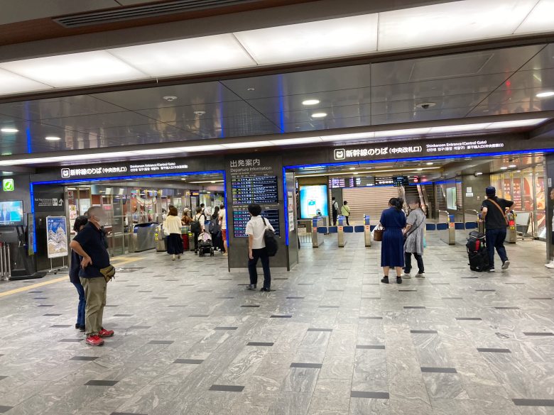 新幹線 博多駅 中央改札口 乗り場 ホーム