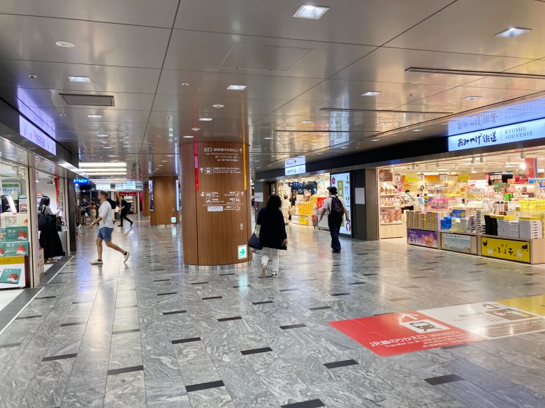博多駅　新幹線改札内　コンコース　おみやげ売り場