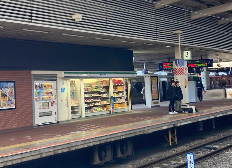博多駅｜在来線ホームの売店｜場所・地図
