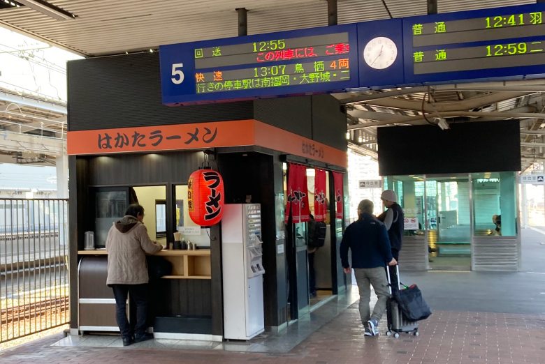 博多駅 在来線 JR 食事 改札内 ラーメン うどん 立ち食い 場所
