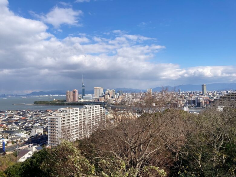 福岡タワーがよく見える場所　愛宕神社