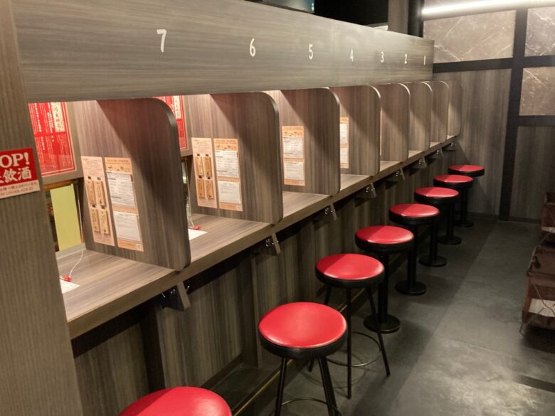 一蘭　ラーメン　カウンター席　写真　注文